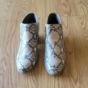 Fergie Ankle boots size 9.5 snake print